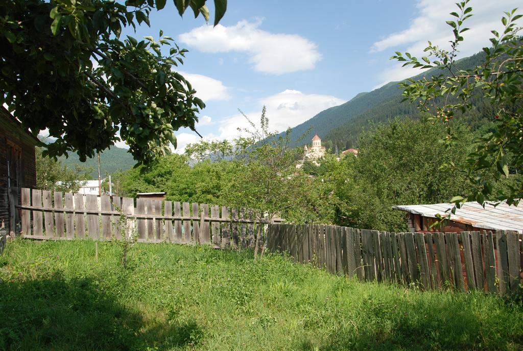 Keti Pilpani Guesthouse Mestia Buitenkant foto