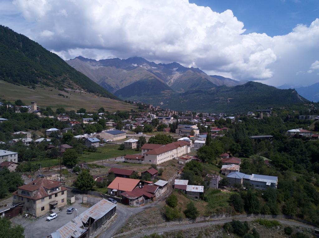 Keti Pilpani Guesthouse Mestia Buitenkant foto